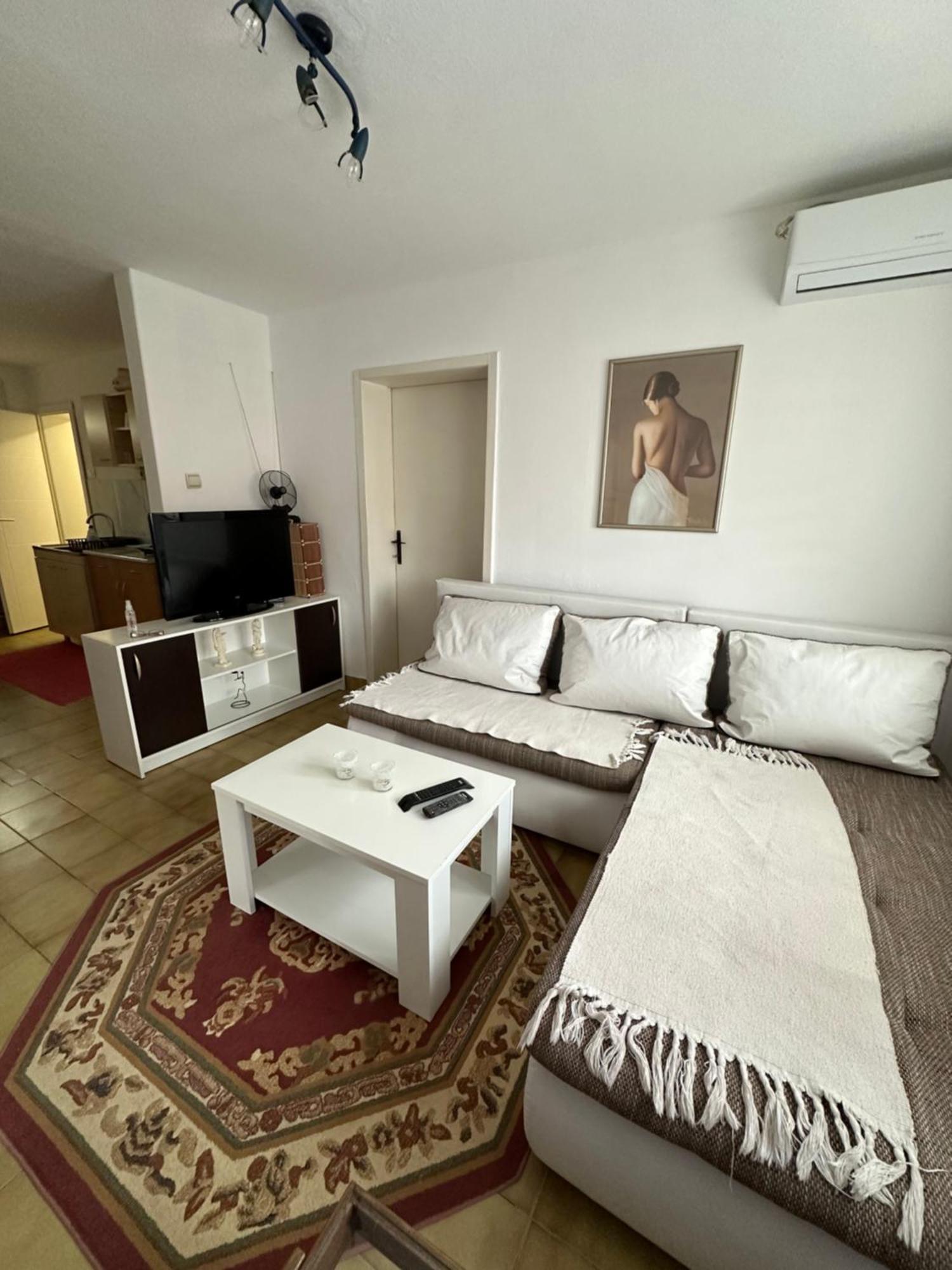 Day & Night Apartment Ćuprija Eksteriør billede